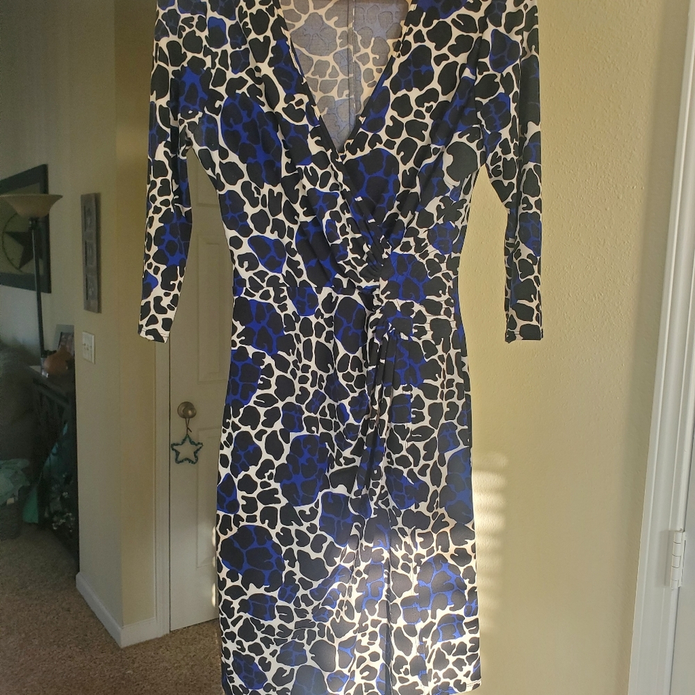 Cute curvy cinched dress.